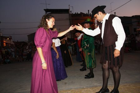 397048_114268445368393_974350787_n