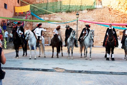 401076_114268388701732_792307548_n