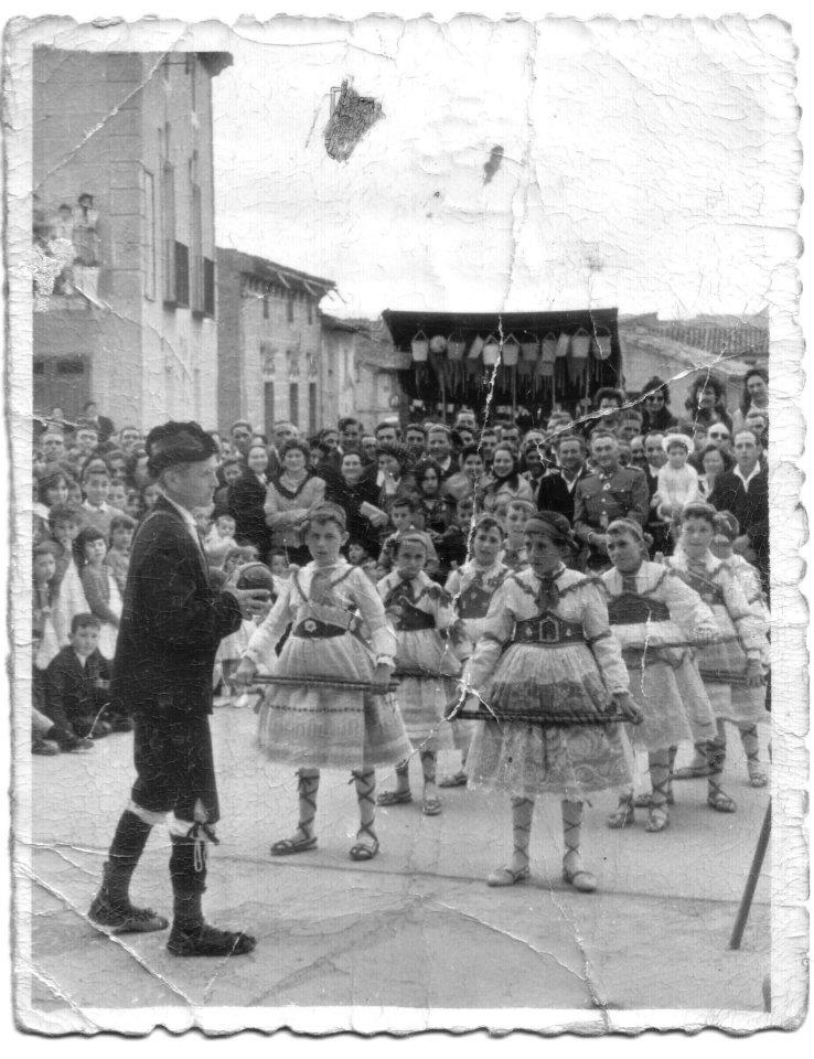 419781_114143515380886_1420061973_n